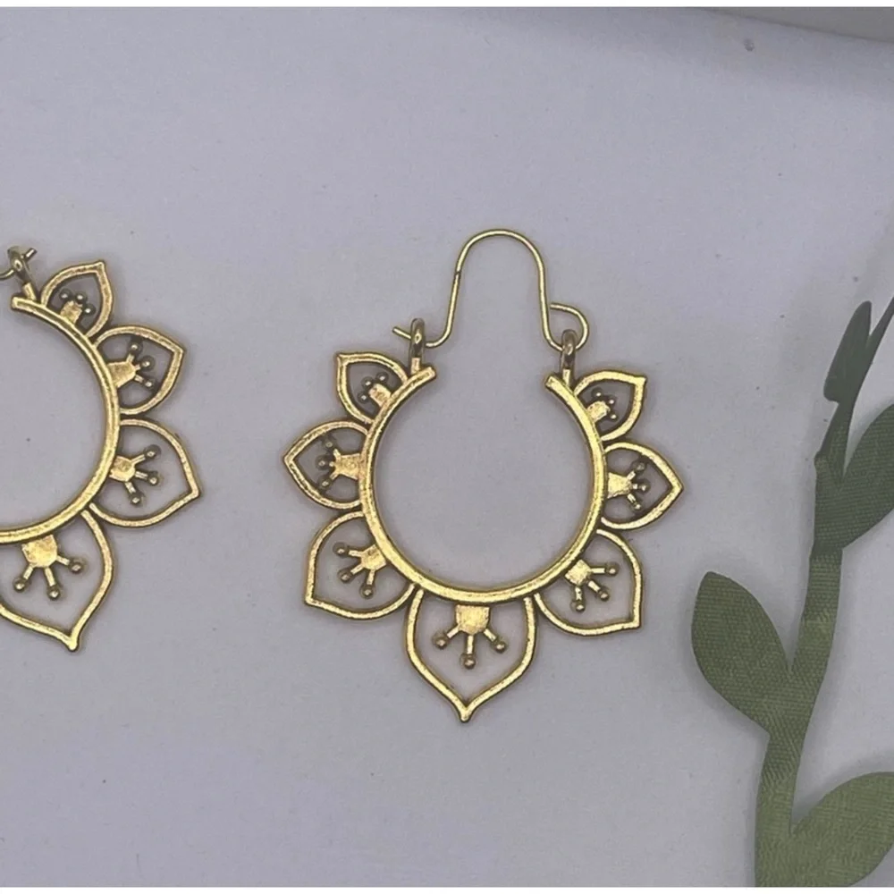 1 LEFT! Antiqued Gold Hoop Earrings - Picture 2 of 3